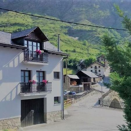 Apartaments Pont Romanic Еспот Екстер'єр фото