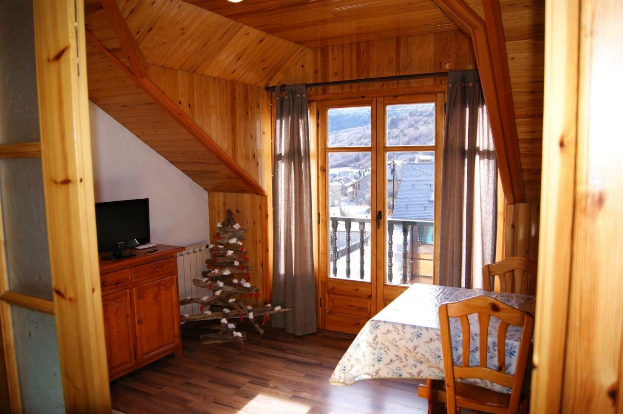 Apartaments Pont Romanic Еспот Екстер'єр фото